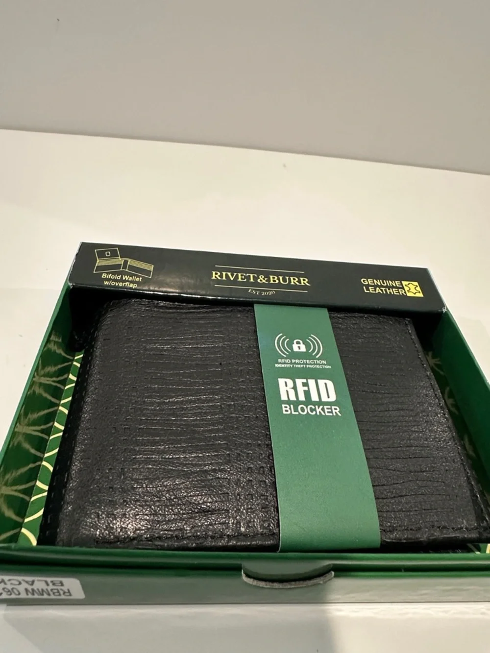 Rivet & Burr Black Genuine Leather Bi-Fold w/overlap RFID Blocket Wallet.